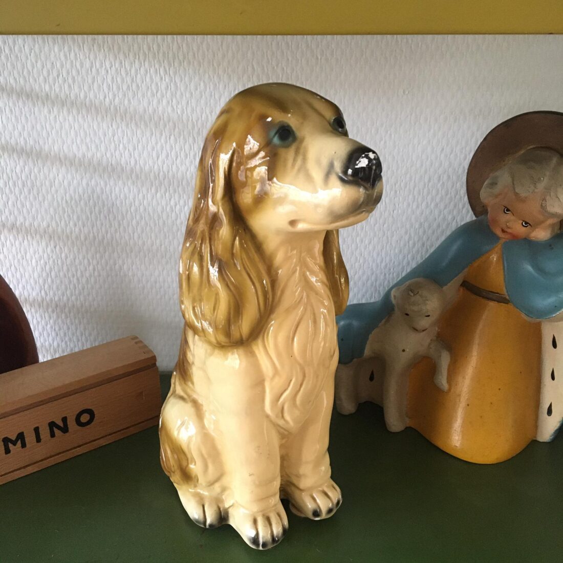 Vintage hond keramiek lichtbruin